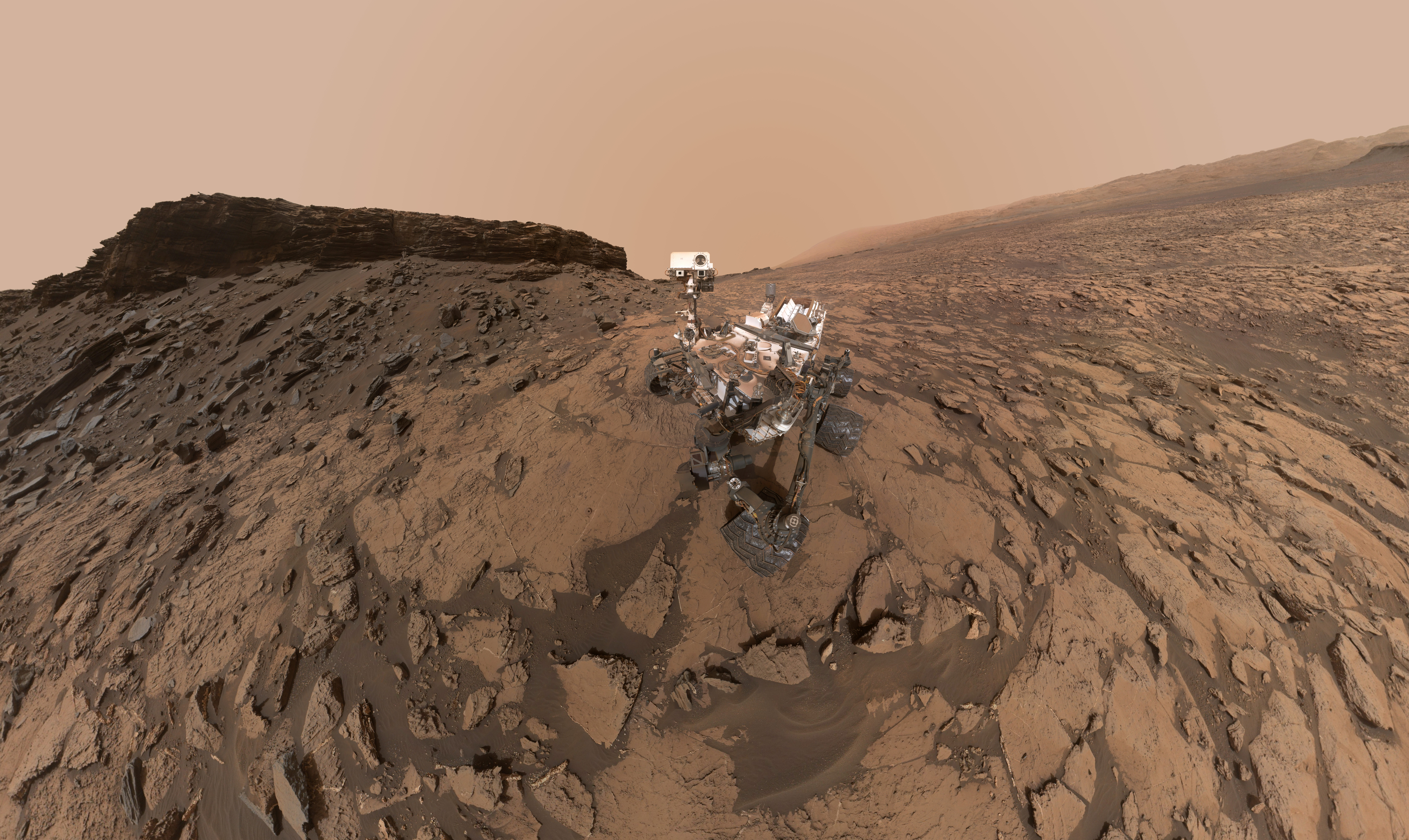 Curiosity rover made another Martian selfie